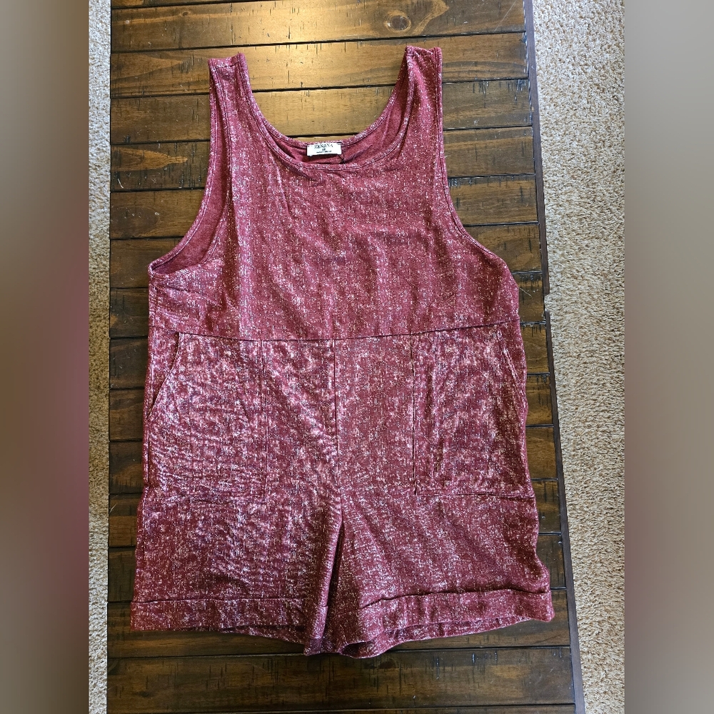 Zenana NWOT Romper With Pockets! Maroon/White